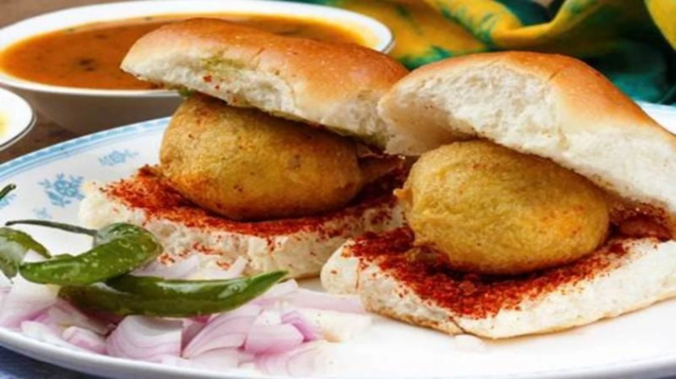 बारिश के मौसम वडा-पाव